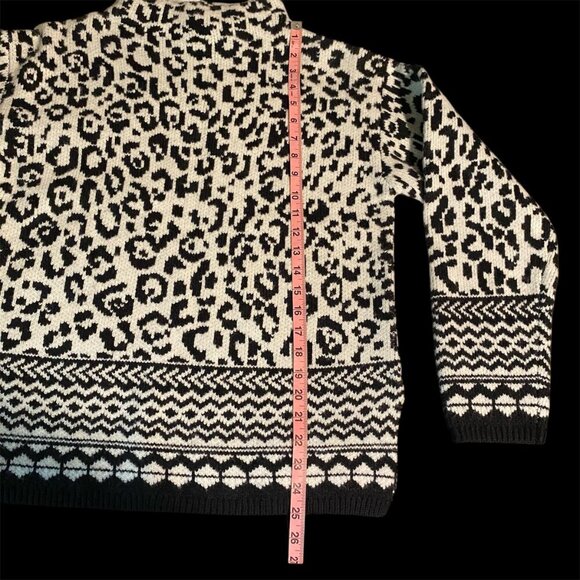 Ann Taylor Black and White Leopard Print Mock Neck Sweater Size Medium - Picture 4 of 6